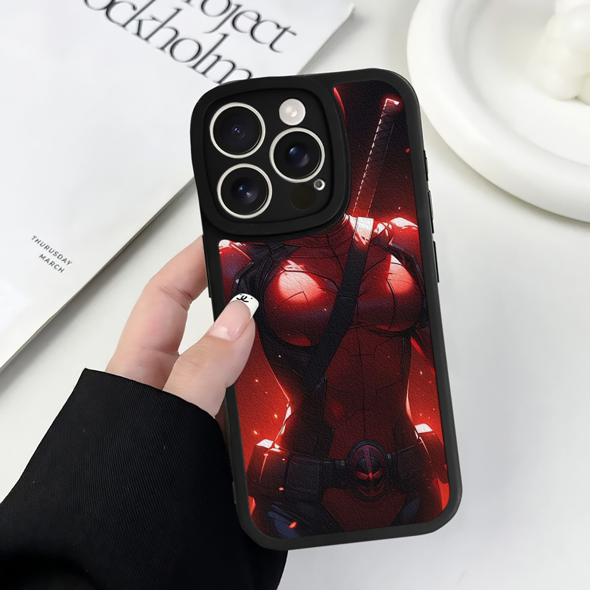 （画像用） Deadpool デッドプール 【iPhone 16シリーズ対応】シリコンスマホケース（レザー調） 材質：シリコン